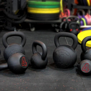 Kettlebell 4TRAINER | BL4CK IRON 20KG | Fonte