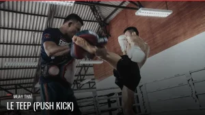 Teep ou push kick en Muay Thaï